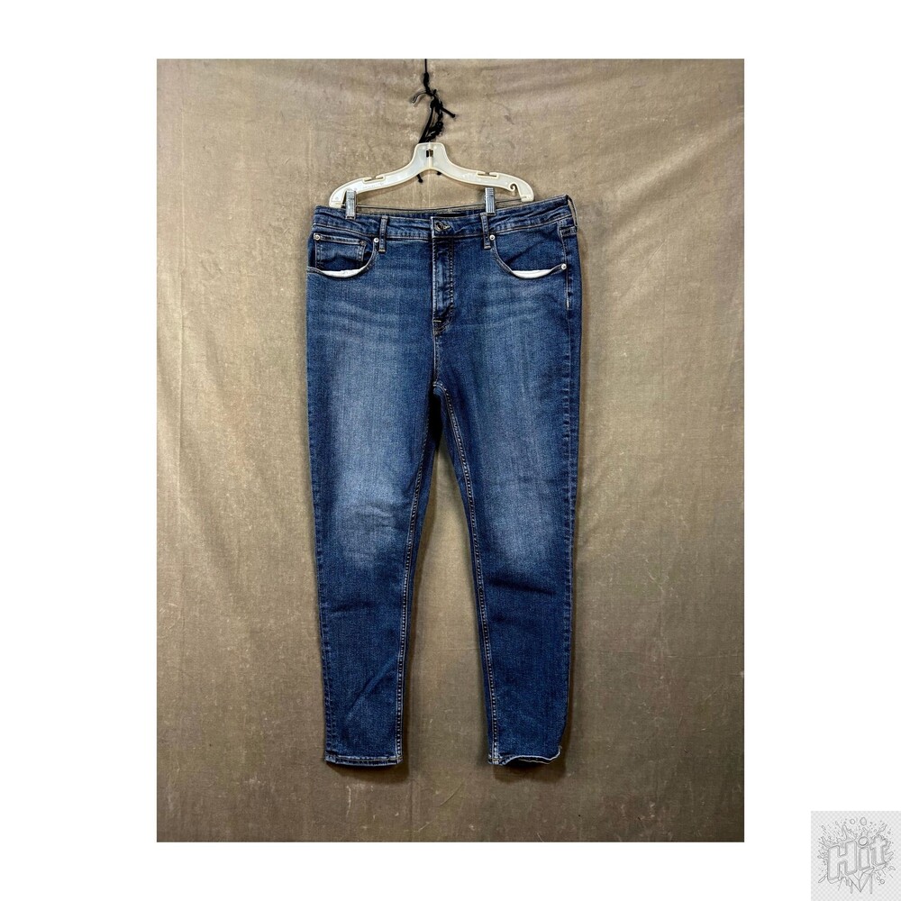 Free Assembly Straight Women's Jeans Size 16 Medium Wash